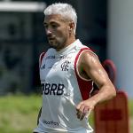 Em recuperação no Flamengo, Arrascaeta faz primeiro treino integral com grupo