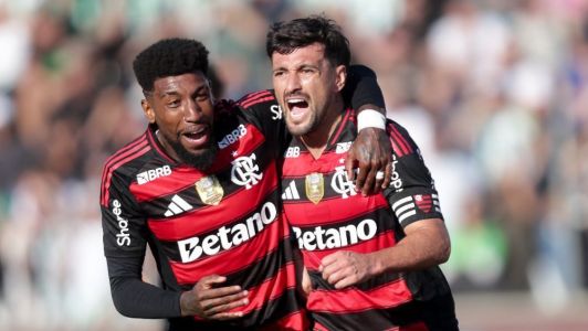 Emerson Royal e Arrascaeta comemoram gol do Flamengo