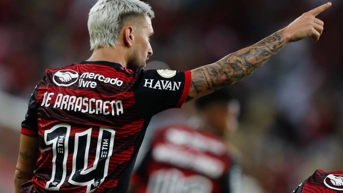 Flamengo comunica lesões idênticas em Arrascaeta e Luiz Araújo 