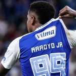 Arroyo coroa momento no Cruzeiro e iguala gols do último clube com menos jogos