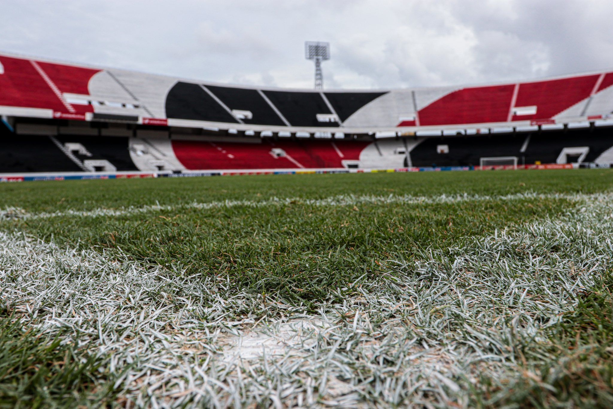 Santa Cruz e Náutico estão escalados para 'Clássico das Emoções'; veja times