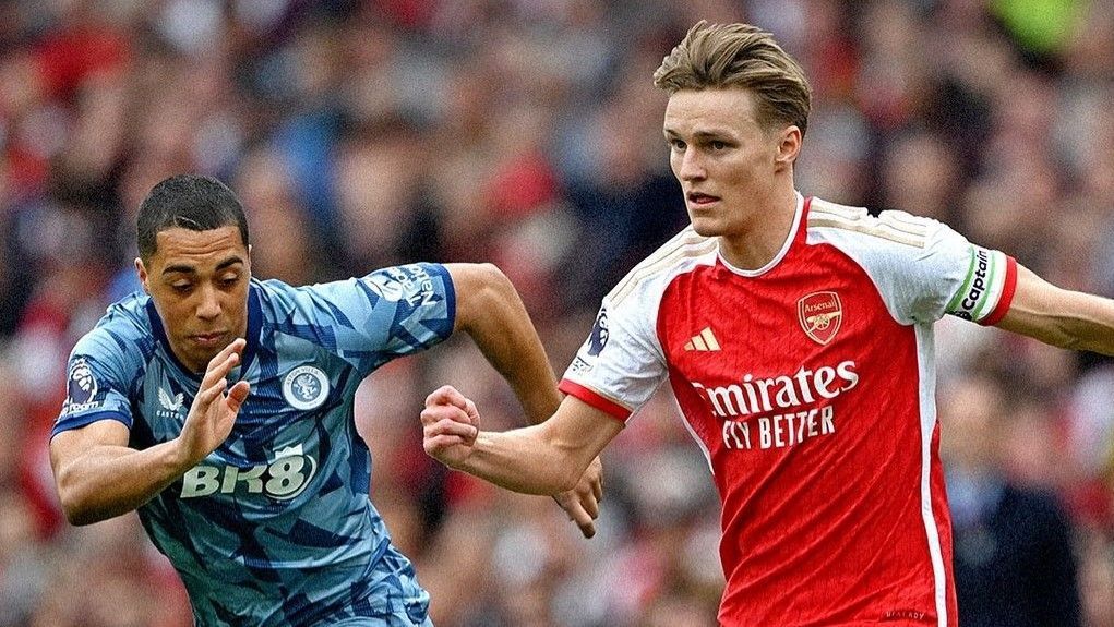 Arsenal sofre gols no fim, perde para Aston Villa e deixa liderança do Inglês