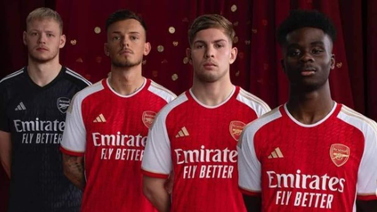 Arsenal lança nova camisa inspirada no ano do último título do Inglês 