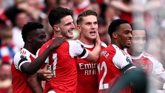 Gyokeres, do Arsenal, comemora gols sobre o Leeds United, pela Premier League