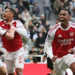 Brasileiro marca no fim, e Arsenal vira sobre o Newcastle na Premier League