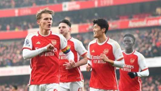Arsenal venceu e manteve liderança do Campeonato Inglês