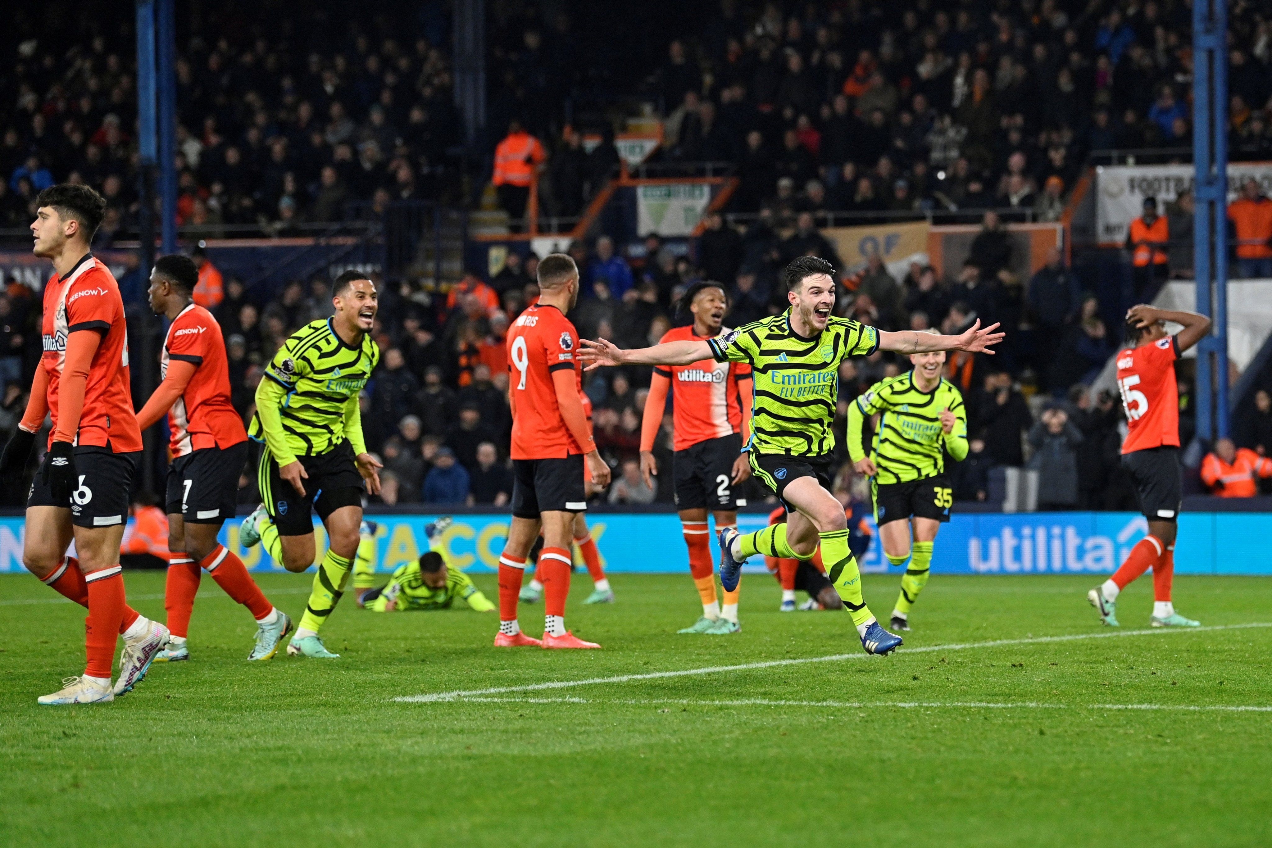 Com gol no último minuto, Arsenal vence Luton Town e se consolida no topo da Premier League