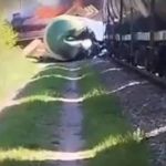 'Artefato explosivo' causa descarrilamento de trem de carga russo perto da Ucrânia