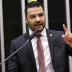 Justiça nega indenização pedida por Mamãe Falei a Boulos e diz que ex-deputado desrespeitou ucranianas
