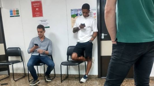 Arthur foi visto neste domingo (2) realizando exames médicos no Mater Dei