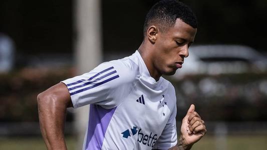 Arthur Gomes assinou contrato com o Cruzeiro até o fim de 2026