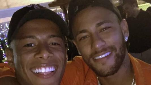 Arthur Gomes e Neymar juntos, durante festa
