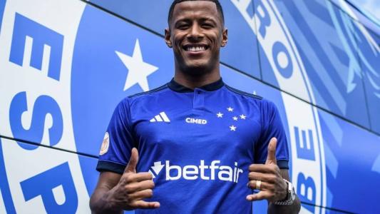 Arthur Gomes foi oficializado como reforço neste sábado (15)