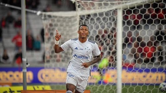 Arthur Gomes precisou de apenas sete minutos para marcar gol na estreia