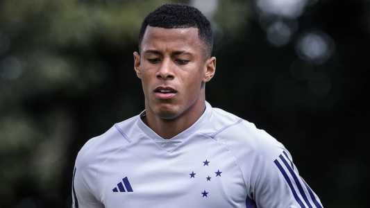 Arthur Gomes revelou que o Cruzeiro conseguiu convencê-lo em deixar a Europa para voltar ao Brasil