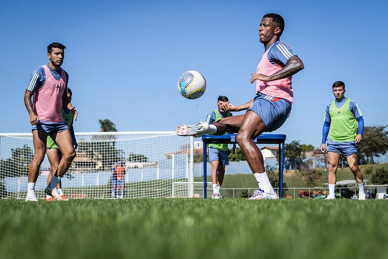 Escalação do Cruzeiro: Seabra mudará a defesa e pode ter novidade no ataque