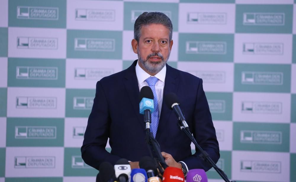 Projeto que amplia isenção do IR para R$ 5 mil avança na Câmara, mas votação fica para próxima semana