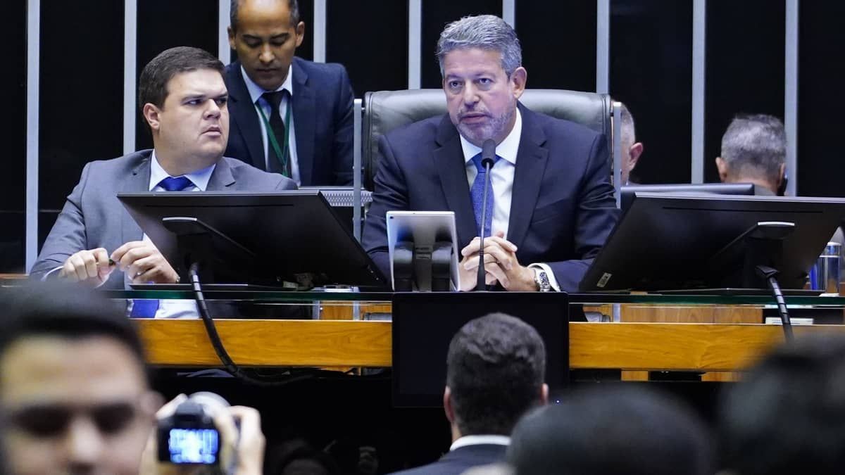 Lira reúne líderes para definir comissões e 'regra de convivência' entre deputados