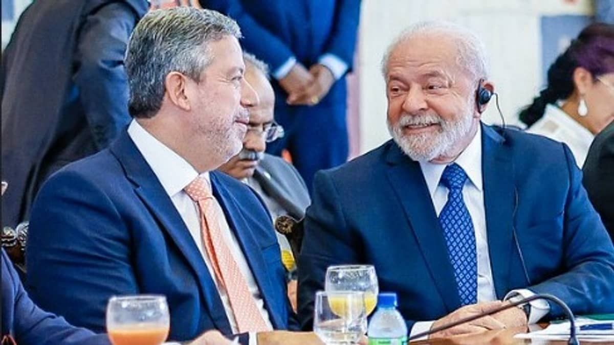 Lira ouve líderes e é chamado para reunião com Lula nesta sexta (21)