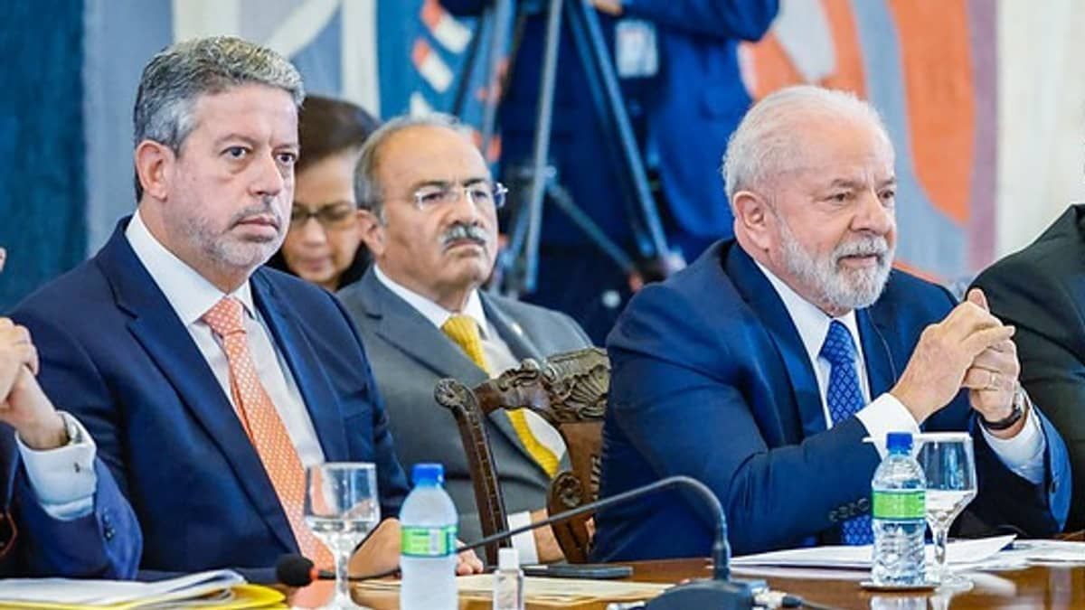 Lula nega reforma ministerial e diz que Lira não pediu comando de pastas