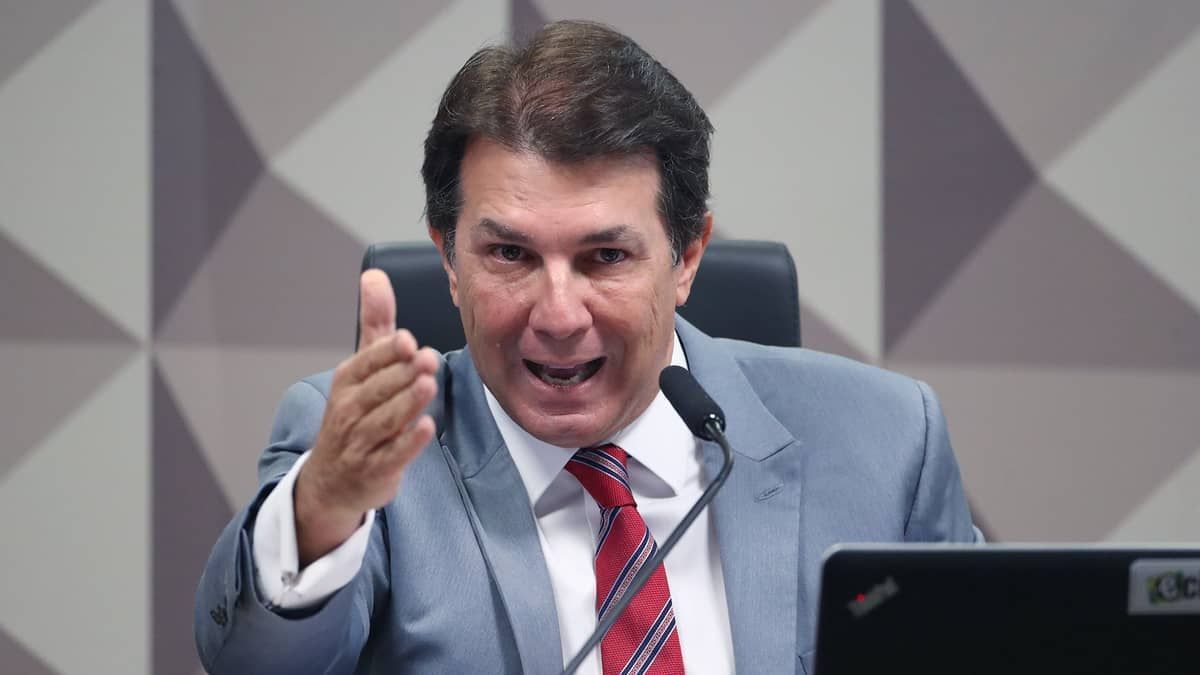 'Se não temos poderes para convocar alguém, estamos brincando de fazer CPMI', critica Maia após decisão do STF