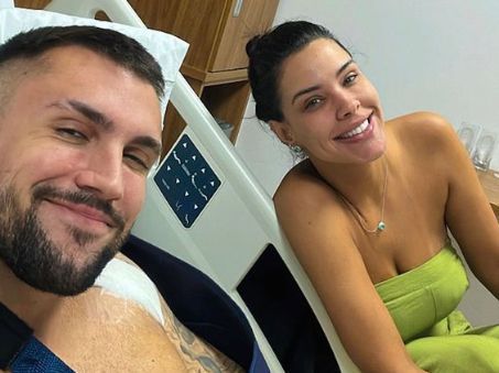 Arthur, do BBB 21, passa por cirurgia após lesão grave e recebe cuidados de ex-BBB mineira