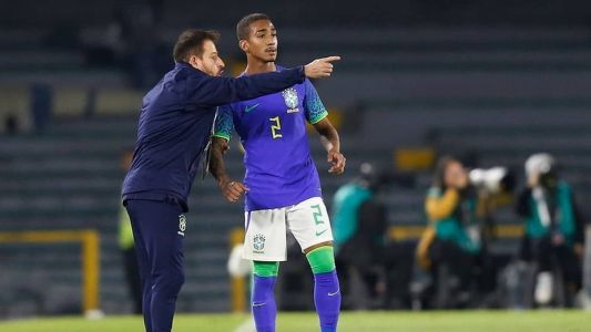 Arthur recebe instrução de Ramon Menezes no Sul-Americano