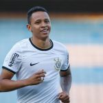 Corinthians e Bragantino avançam por troca de destaques da base