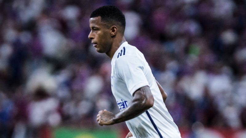 Arthur Gomes, do Cruzeiro, reage a vídeo de fúria após substituição