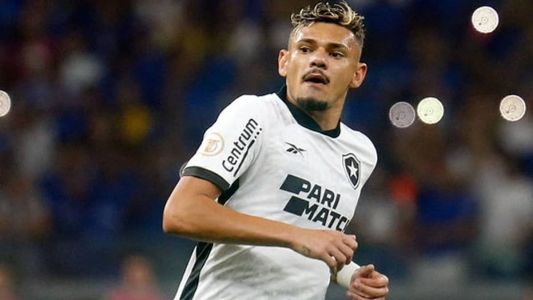 Artilheiro do Brasileirão, Tiquinho Soares sofreu lesão em jogo contra o Cruzeiro