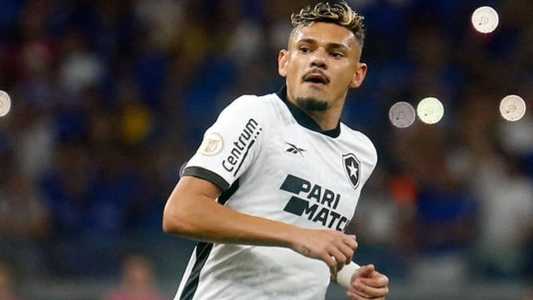 Artilheiro do Brasileirão, Tiquinho Soares sofreu lesão em jogo contra o Cruzeiro