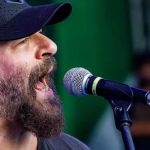 Amigos de Mingau tentam  helicóptero com UTI para transferir artista baleado para SP