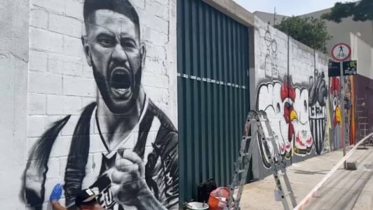 Artistas atleticanos fazem grafites no entorno da Arena MRV, em BH