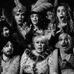 'Cabaré Coragem', do Grupo Galpão, busca redimir a vida através da arte 