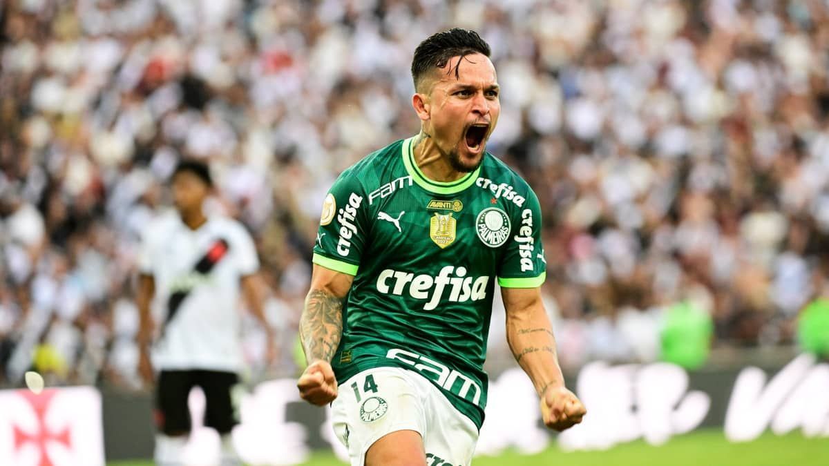 Artur destaca importância do primeiro gol com a camisa do Palmeiras