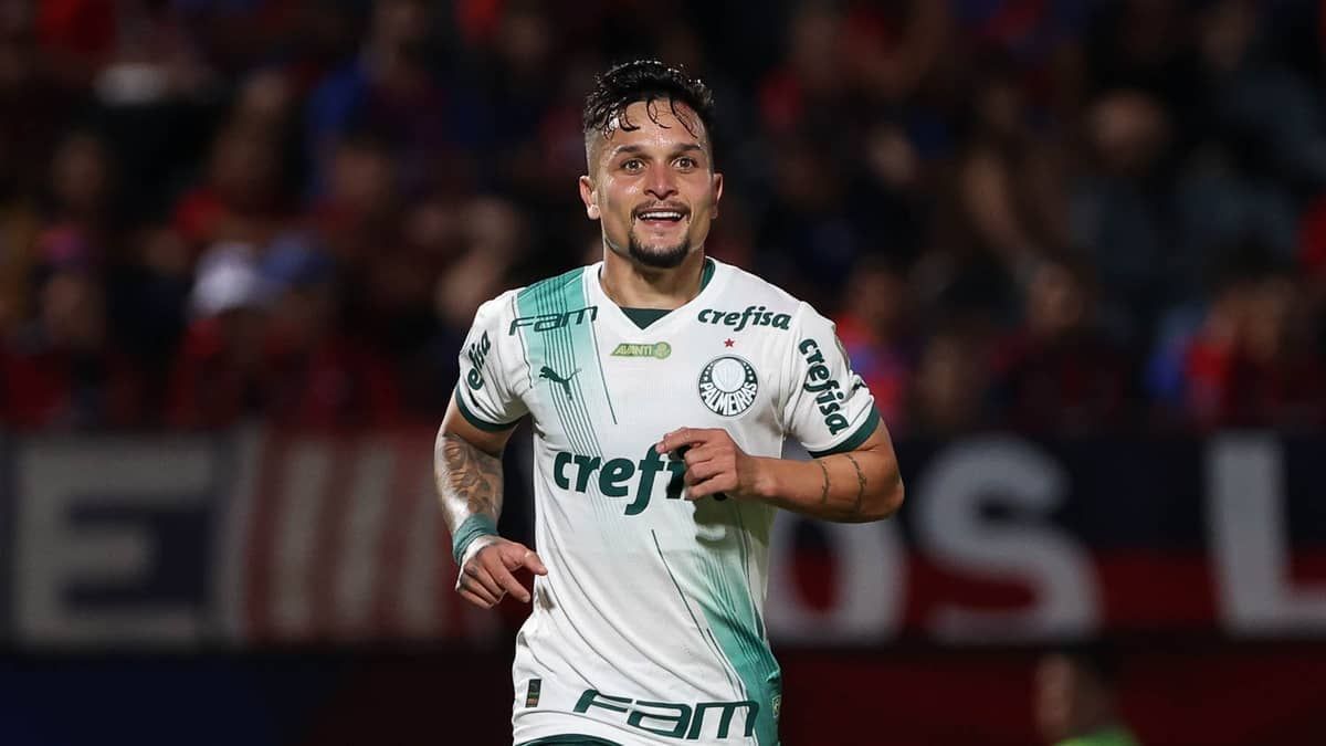 Artur comemora vitória importante do Palmeiras em noite de dobradinha