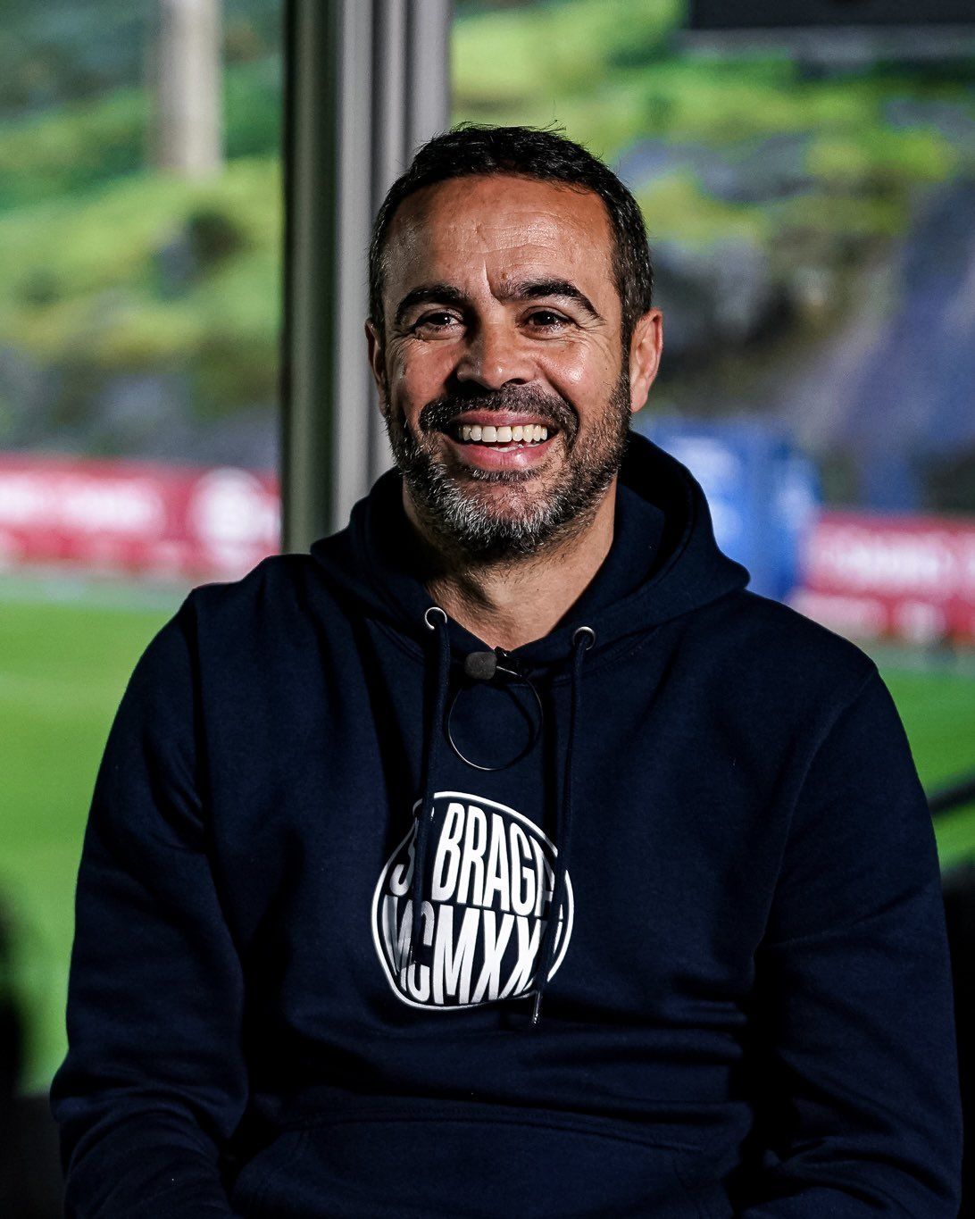 Novo técnico do Botafogo, Artur Jorge desembarca no Rio com John Textor