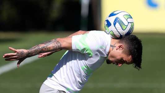 Artur treinou com o elenco do Palmeiras na Academia de Futebol