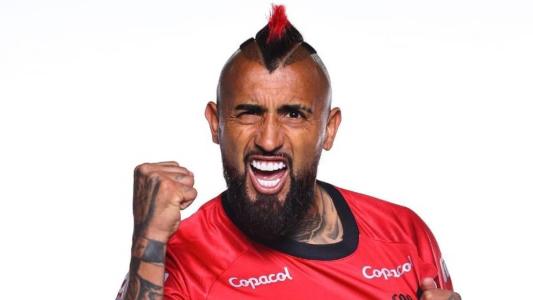 Arturo Vidal assinou contrato com o Furacão até o fim da temporada