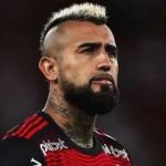 Flamengo: Vidal pede desculpas por arremessar chuteiras no banco de reservas