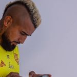 Vidal acerta com o Athletico e negocia saída imediata do Flamengo