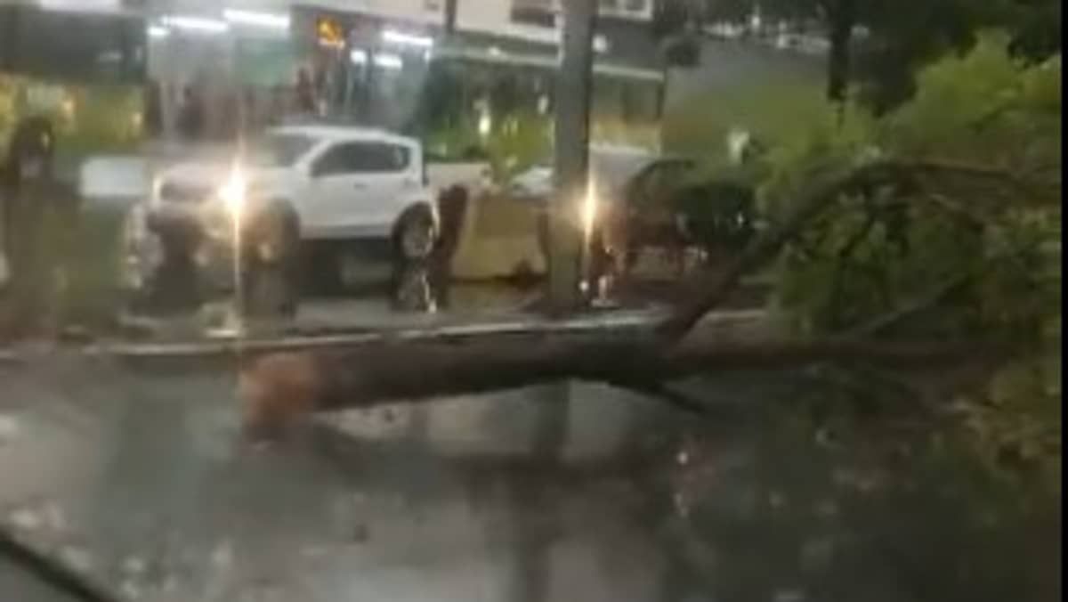 Forte chuva de granizo atinge Contagem; veja vídeos dos estragos e saiba pontos de alagamento
