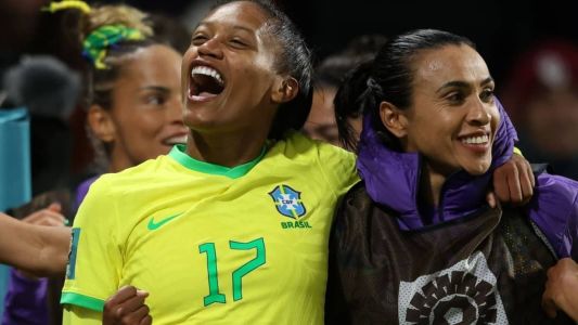 Ary Borges brilhou com três gols e foi substituída por Marta