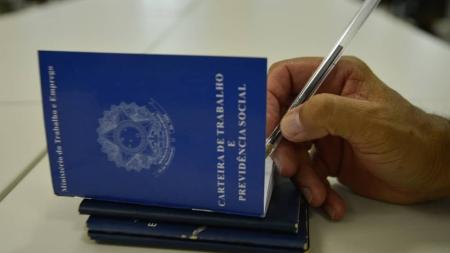 As 11 vagas são para cinco profissões diferentes e serão abertas na sexta-feira (27); inscrições são feitas pessoalmente