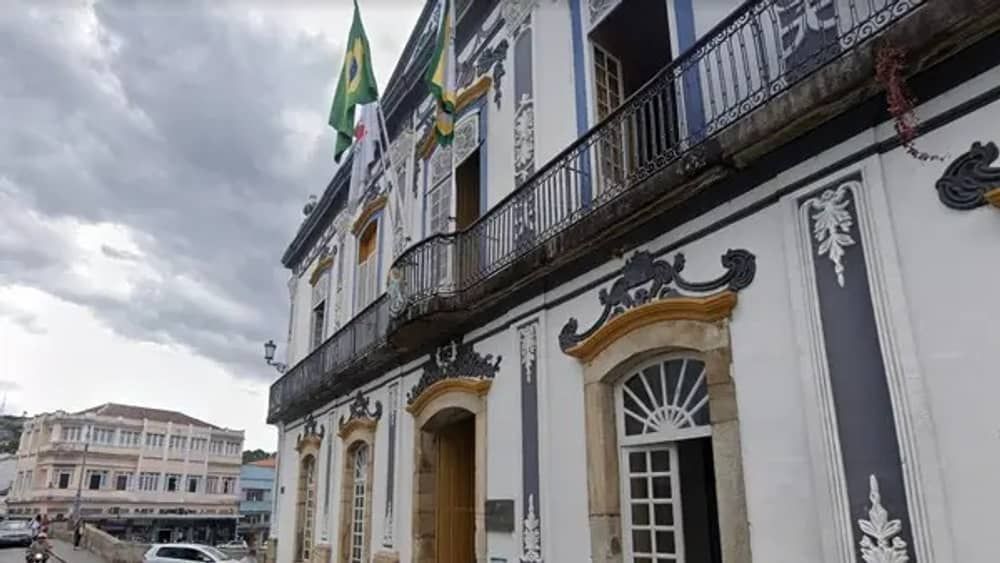 São João del-Rei suspende aulas após confirmação de infecção por bactéria