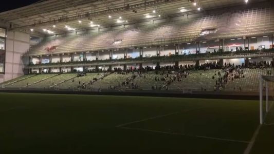 As brigas aconteceram antes e depois da partida contra o Athletico Paranaense