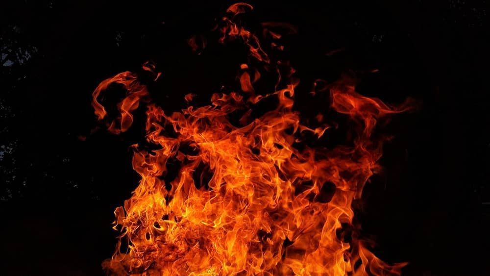 Criança de 2 anos morre durante incêndio em casa em Osasco, Grande São Paulo 