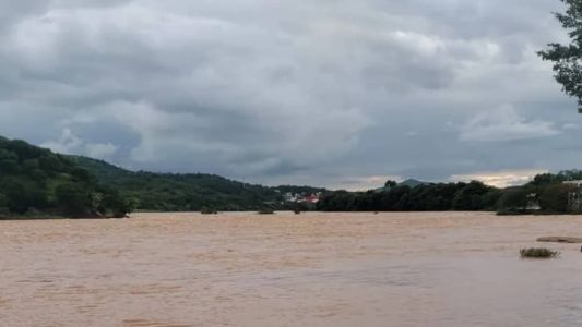 As constantes chuvas na região da bacia do Rio Doce influenciaram para a elevação do nível do rio