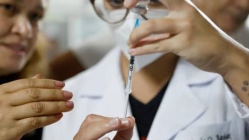 As doses estarão disponíveis nos 152 centros de saúde da capital