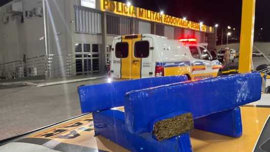As drogas e o suspeito foram encaminhados para a Polícia Civil